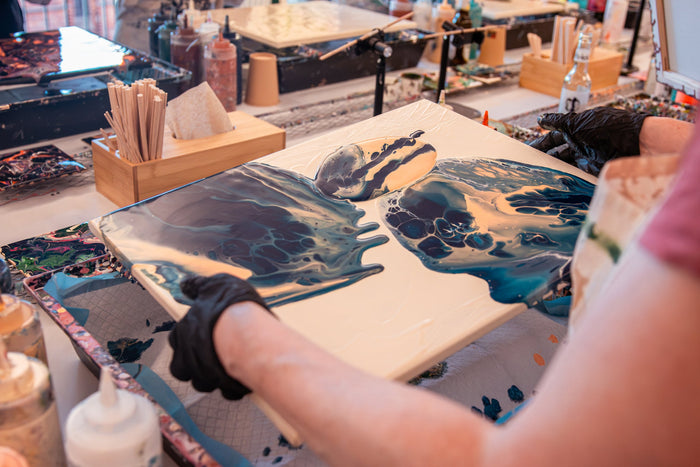 Acryl Pouring auf Leinwand im Kurs