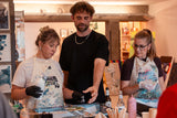 Techniken werden erklärt im Acryl Pouring Kurs