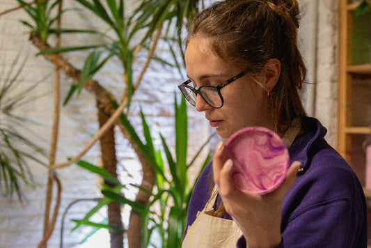 Dekoschale wird gezeigt im Jedmonite Workshop