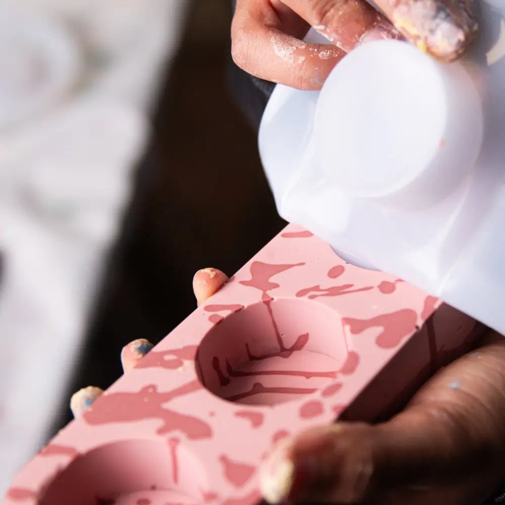 Jesmonite gießen - Farbfluss Atelier Kurs