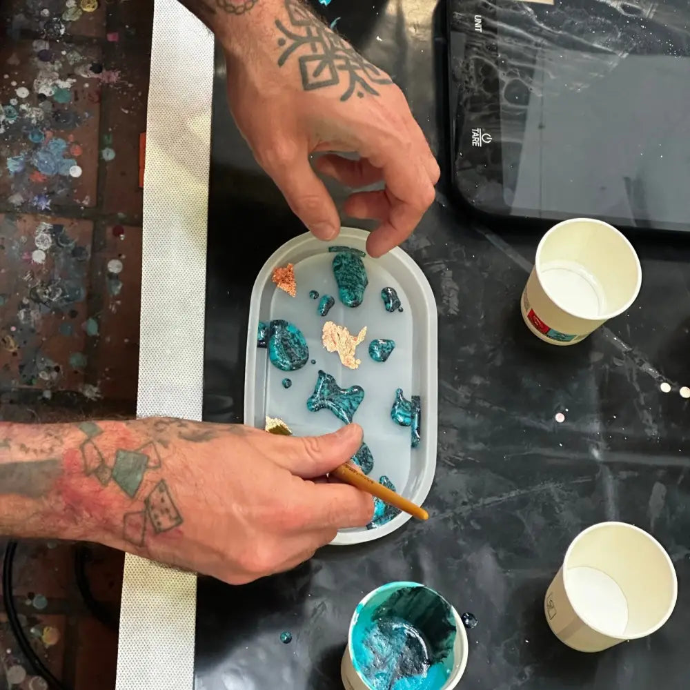 Jesmonite gießen - Farbfluss Atelier Kurs