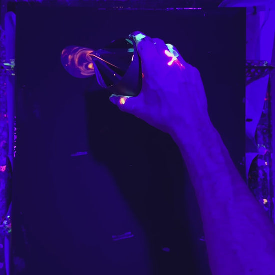 Neon Pouring #mobile