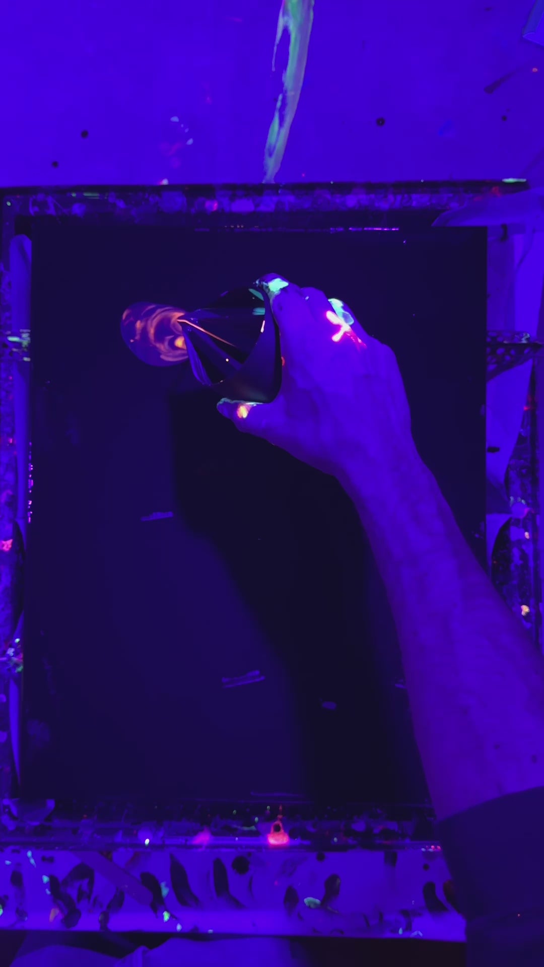 Neon Pouring #mobile