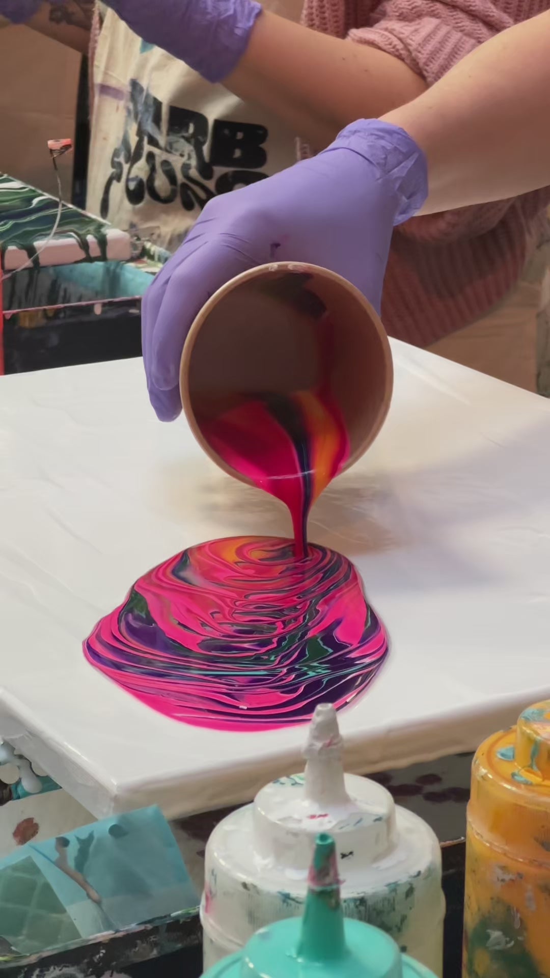 #mobile video acryl Pouring workshop 